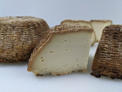 Lira Rossa Artisan Cheese 2